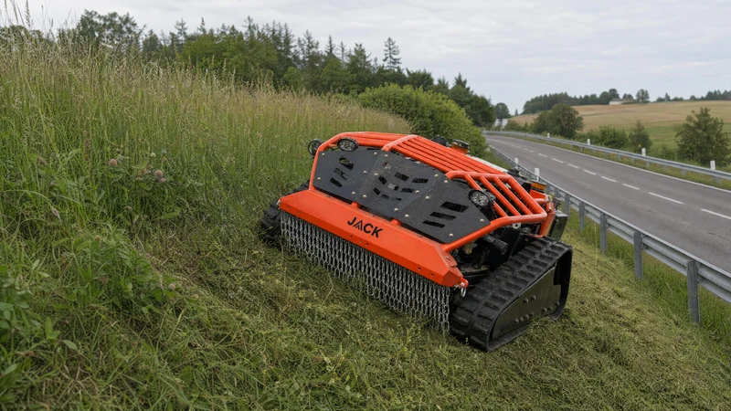 Jack Mulcher ferngesteuerte Mähraupe mit Mulchdeck für Steilhänge